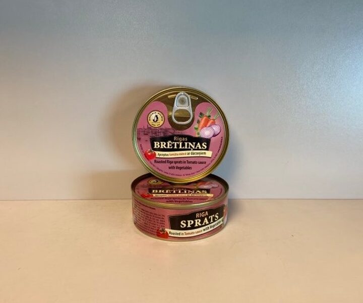 Rīgas brētliņas apceptas tomātu mērcē ar dārzeņiem